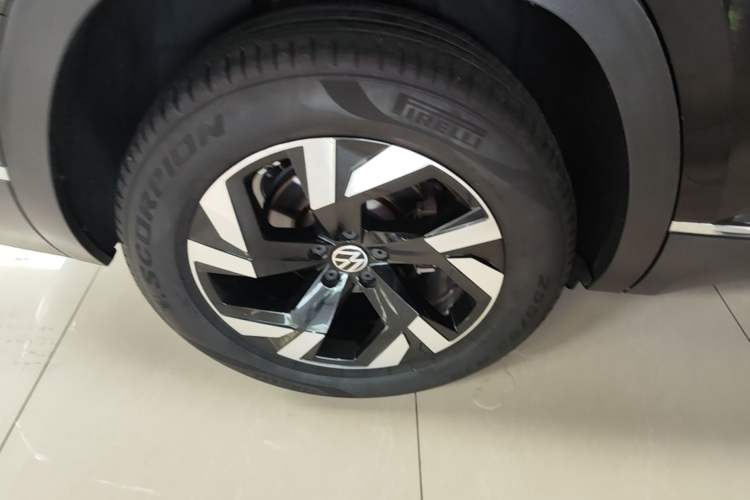 Used Volkswagen Teramont 2021 380TSI Four-Wheel Drive Prestige Luxury Edition Right Rear Wheel Hub