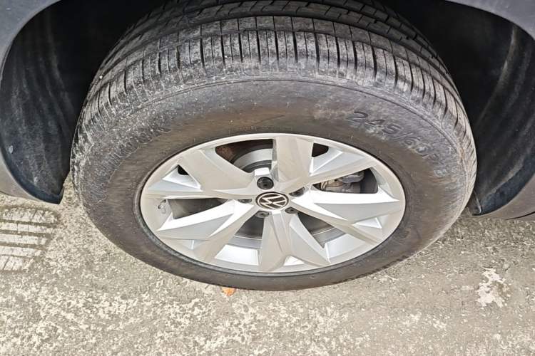 Used Volkswagen Teramont 2021 380TSI Four-Wheel Drive Luxury Edition Right Rear Wheel Hub