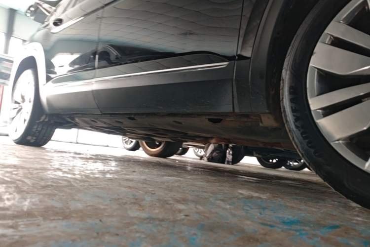 Used Volkswagen Teramont 2021 530 V6 All-Wheel Drive Prestige Flagship Edition Right Side Sill