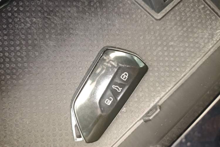 Used Volkswagen Teramont 2021 530 V6 Four-Wheel Drive Prestige Luxury Edition Vehicle Key