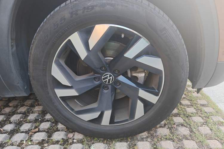 Used Volkswagen Teramont 2021 380TSI Four-Wheel Drive Prestige Luxury Edition Right Front Wheel Hub