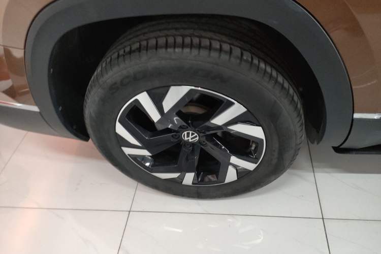 Used Volkswagen Teramont 2021 380TSI Four-Wheel Drive Prestige Luxury Edition Right Rear Wheel Hub
