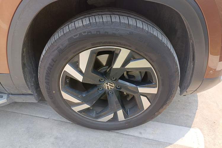 Used Volkswagen Teramont 2021 380TSI Four-Wheel Drive Prestige Luxury Edition Right Front Wheel Hub