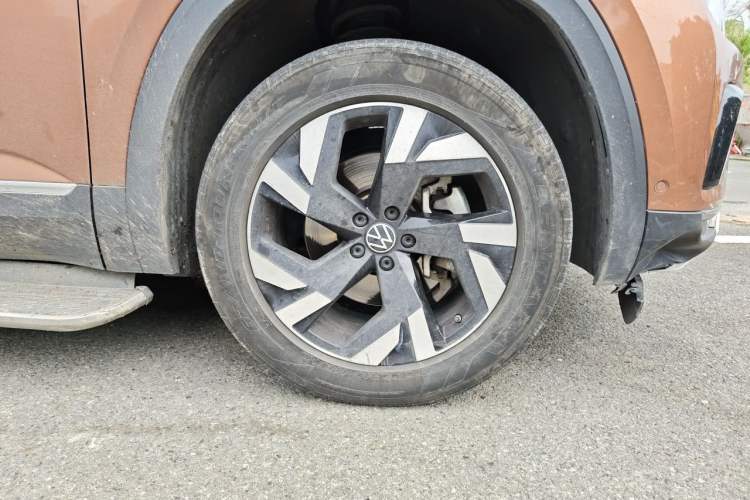 Used Volkswagen Teramont 2021 380TSI Four-Wheel Drive Prestige Luxury Edition Right Front Wheel Hub