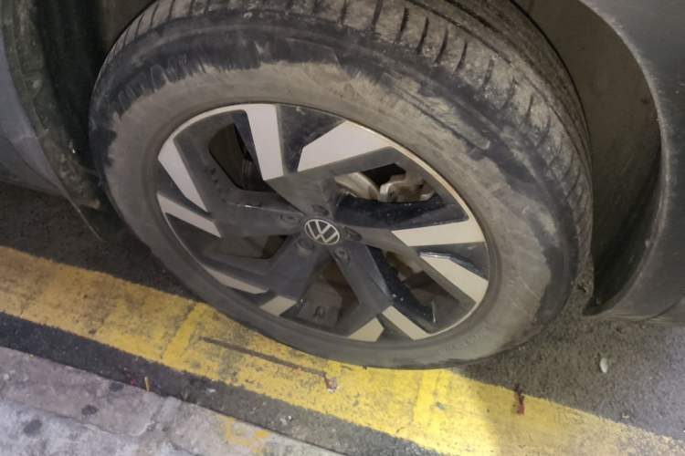 Used Volkswagen Teramont 2021 380TSI Four-Wheel Drive Prestige Luxury Edition Right Front Wheel Hub