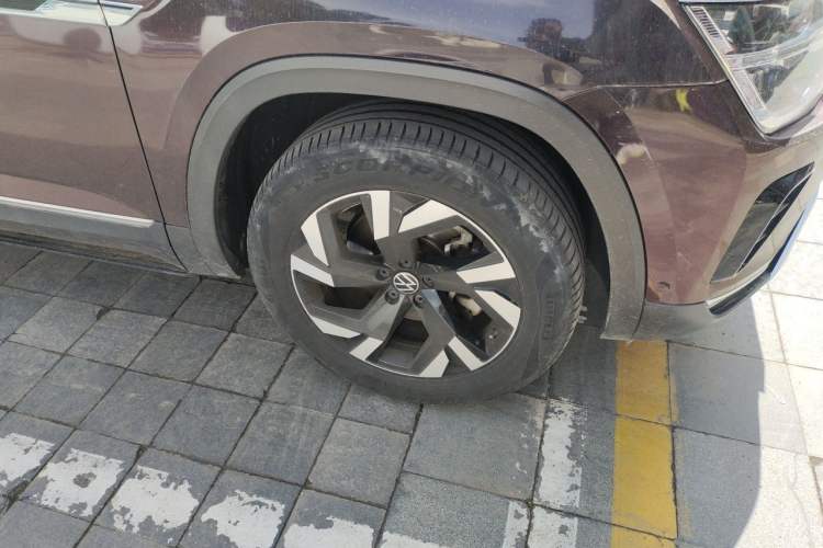 Used Volkswagen Teramont 2021 380TSI Four-Wheel Drive Prestige Luxury Edition Right Front Wheel Hub