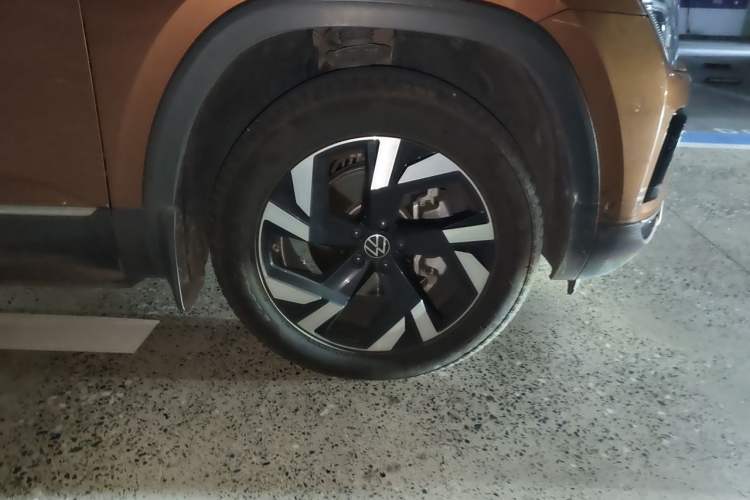 Used Volkswagen Teramont 2021 380TSI Four-Wheel Drive Prestige Luxury Edition Right Front Wheel Hub