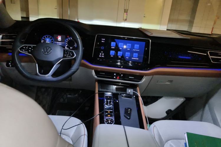 Used Volkswagen Teramont 2021 380TSI Four-Wheel Drive Prestige Flagship Edition Center Console