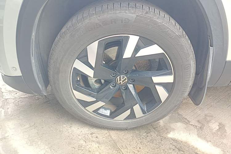 Used Volkswagen Teramont 2021 380TSI Four-Wheel Drive Prestige Luxury Edition Left Front Wheel Hub