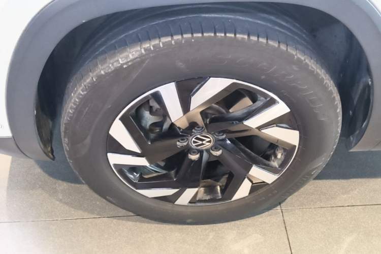 Used Volkswagen Teramont 2021 380TSI Four-Wheel Drive Prestige Luxury Edition Left Front Wheel Hub