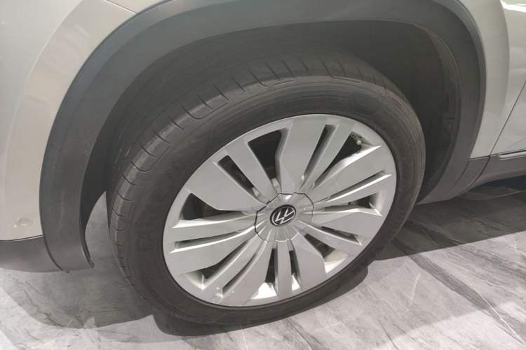Used Volkswagen Teramont 2021 380TSI Four-Wheel Drive Prestige Flagship Edition Left Front Wheel Hub