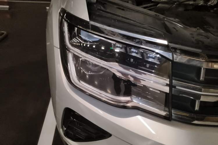 Used Volkswagen Teramont 2021 380TSI Four-Wheel Drive Prestige Flagship Edition Right Front Headlight