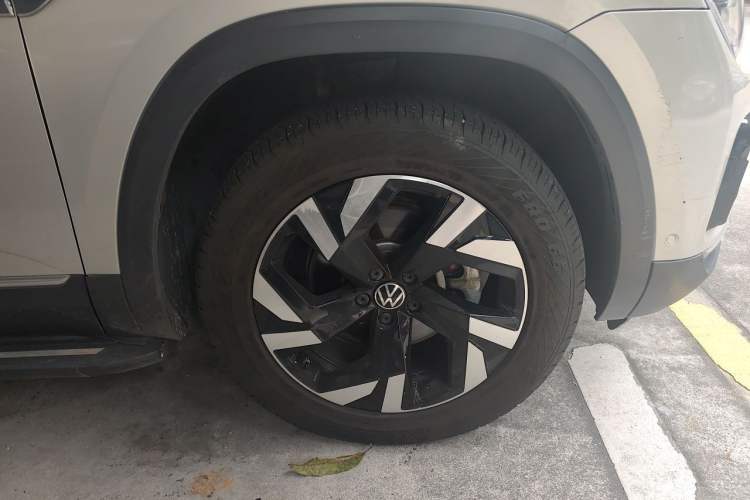 Used Volkswagen Teramont 2021 530 V6 Four-Wheel Drive Prestige Luxury Edition Right Front Wheel Hub