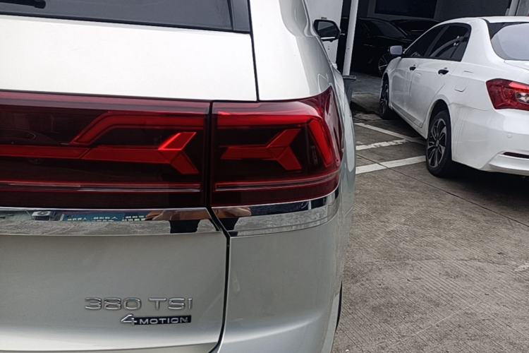 Used Volkswagen Teramont 2021 380TSI Four-Wheel Drive Prestige Luxury Edition Right Rear Taillight