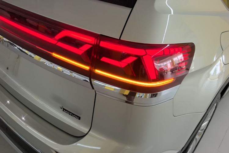 Used Volkswagen Teramont 2021 380TSI Four-Wheel Drive Prestige Flagship Edition Right Rear Taillight