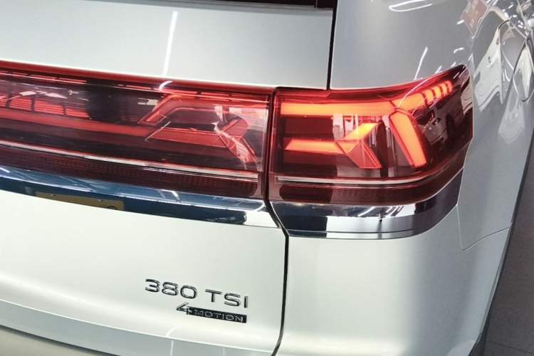 Used Volkswagen Teramont 2021 380TSI Four-Wheel Drive Prestige Luxury Edition Right Rear Taillight