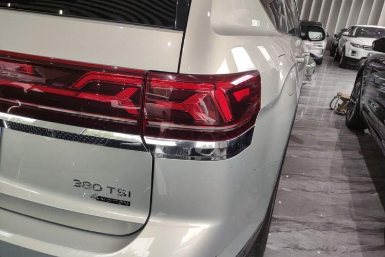Used Volkswagen Teramont 2021 380TSI Four-Wheel Drive Prestige Flagship Edition Right Rear Taillight