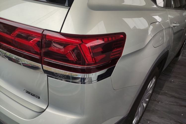 Used Volkswagen Teramont 2021 380TSI Four-Wheel Drive Prestige Flagship Edition Right Rear Taillight