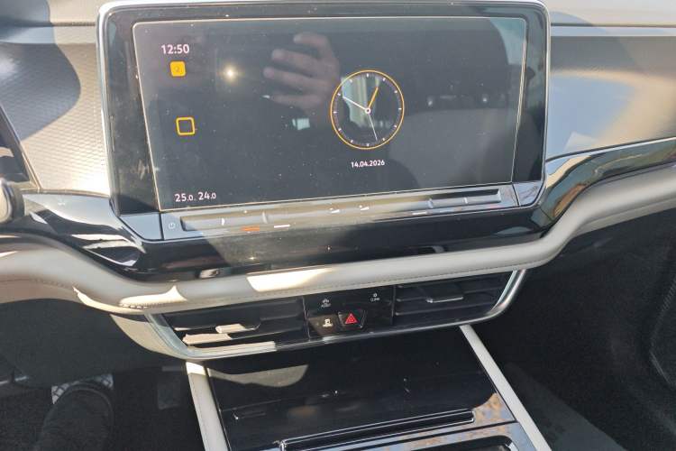 Used Volkswagen Teramont 2021 380TSI Four-Wheel Drive Luxury Edition Audio And AC Panel