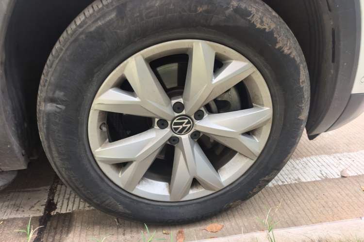 Used Volkswagen Teramont 2021 380TSI Four-Wheel Drive Luxury Edition Right Front Wheel Hub