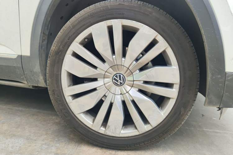 Used Volkswagen Teramont 2021 530 V6 All-Wheel Drive Prestige Flagship Edition Right Front Wheel Hub