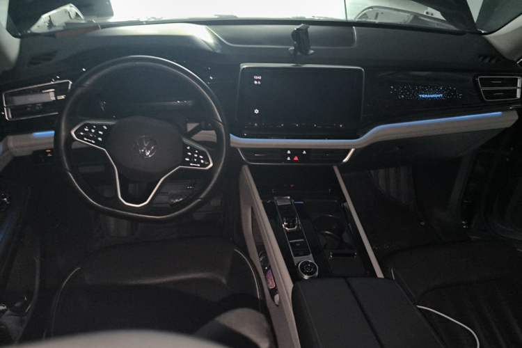 Used Volkswagen Teramont 2022 530 V6 Four-Wheel Drive Prestige Luxury Edition Center Console