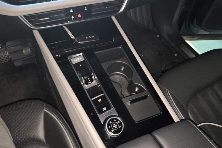Used Volkswagen Teramont 2022 530 V6 Four-Wheel Drive Prestige Luxury Edition Gear Lever