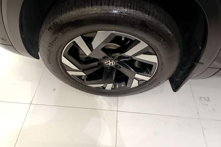 Used Volkswagen Teramont 2022 380TSI Four-Wheel Drive Prestige Luxury Edition Left Front Wheel Hub