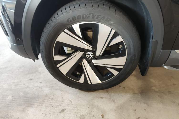 Used Volkswagen Teramont 2022 330TSI Two-Wheel-Drive Prestige Luxury Edition Left Front Wheel Hub