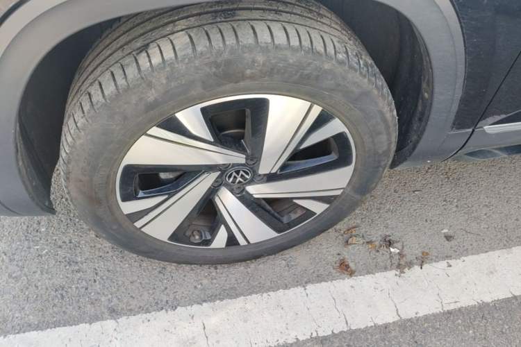 Used Volkswagen Teramont 2022 380TSI Four-Wheel Drive Prestige Luxury Edition Left Front Wheel Hub