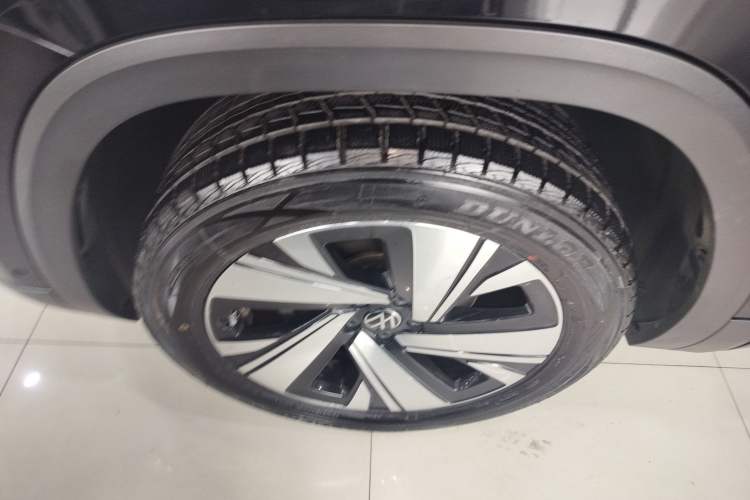 Used Volkswagen Teramont 2022 380TSI Four-Wheel Drive Prestige Luxury Edition Left Front Wheel Hub