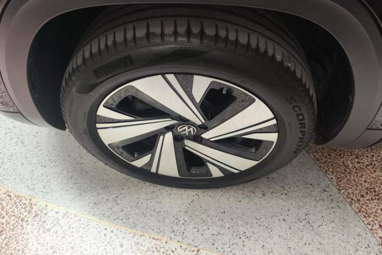 Used Volkswagen Teramont 2022 380TSI Four-Wheel Drive Prestige Luxury Edition Left Front Wheel Hub