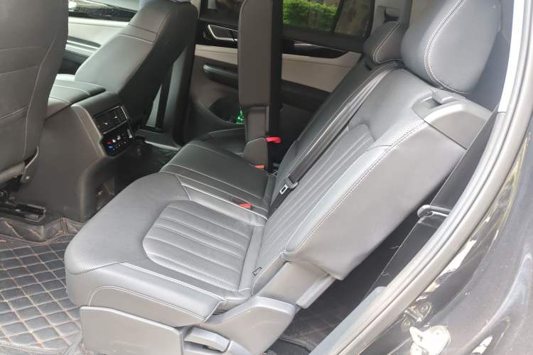 Used Volkswagen Teramont 2022 330TSI Two-Wheel-Drive Prestige Luxury Edition Left Rear Seat