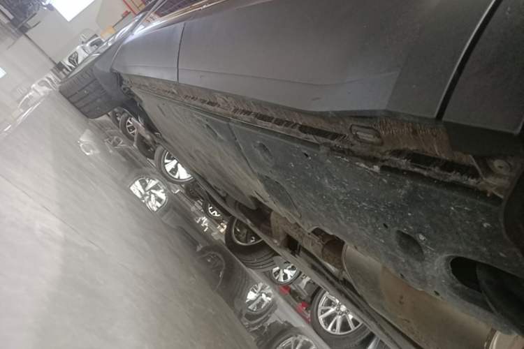 Used Volkswagen Teramont 2022 380TSI Four-Wheel Drive Prestige Flagship Edition Left Side Sill