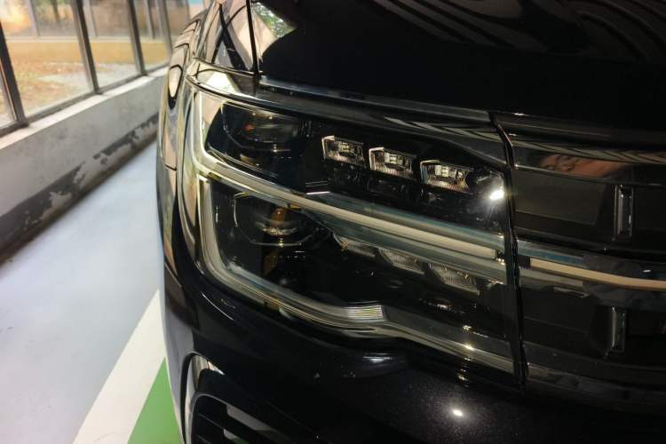 Used Volkswagen Teramont 2022 380TSI Four-Wheel Drive Prestige Flagship Edition Right Front Headlight