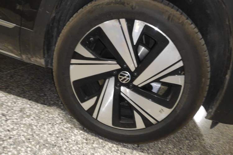 Used Volkswagen Teramont 2022 380TSI Four-Wheel Drive Prestige Luxury Edition Right Front Wheel Hub