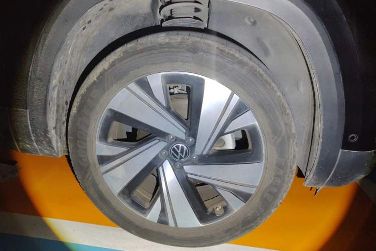 Used Volkswagen Teramont 2022 380TSI Four-Wheel Drive Prestige Luxury Edition Right Front Wheel Hub