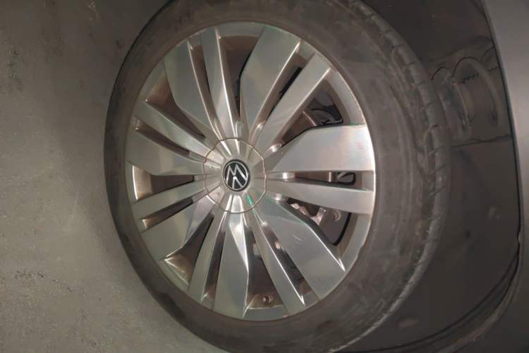 Used Volkswagen Teramont 2022 530 V6 Four-Wheel Drive Prestige Flagship Edition Right Front Wheel Hub