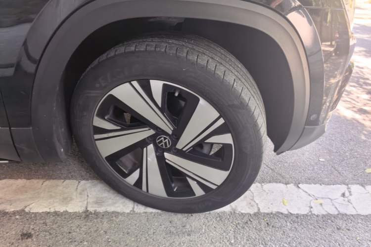 Used Volkswagen Teramont 2022 380TSI Four-Wheel Drive Prestige Luxury Edition Right Front Wheel Hub