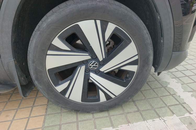 Used Volkswagen Teramont 2022 330TSI Two-Wheel-Drive Prestige Luxury Edition Right Front Wheel Hub