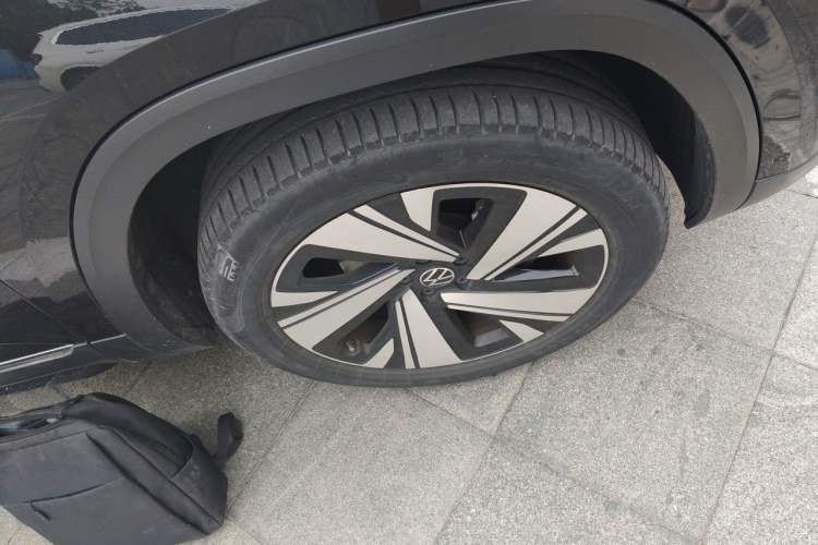 Used Volkswagen Teramont 2022 330TSI Two-Wheel-Drive Prestige Luxury Edition Right Front Wheel Hub