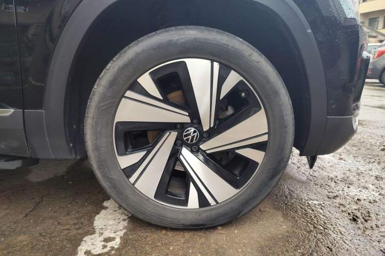 Used Volkswagen Teramont 2022 380TSI Four-Wheel Drive Prestige Luxury Edition Right Front Wheel Hub