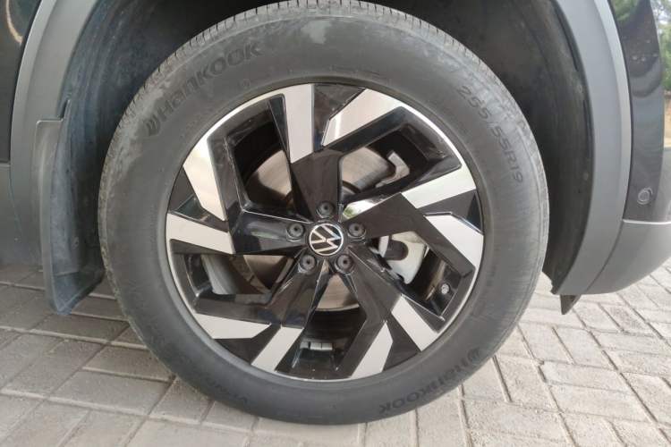 Used Volkswagen Teramont 2022 380TSI Four-Wheel Drive Prestige Luxury Edition Right Front Wheel Hub