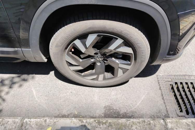 Used Volkswagen Teramont 2022 380TSI Four-Wheel Drive Prestige Luxury Edition Right Front Wheel Hub