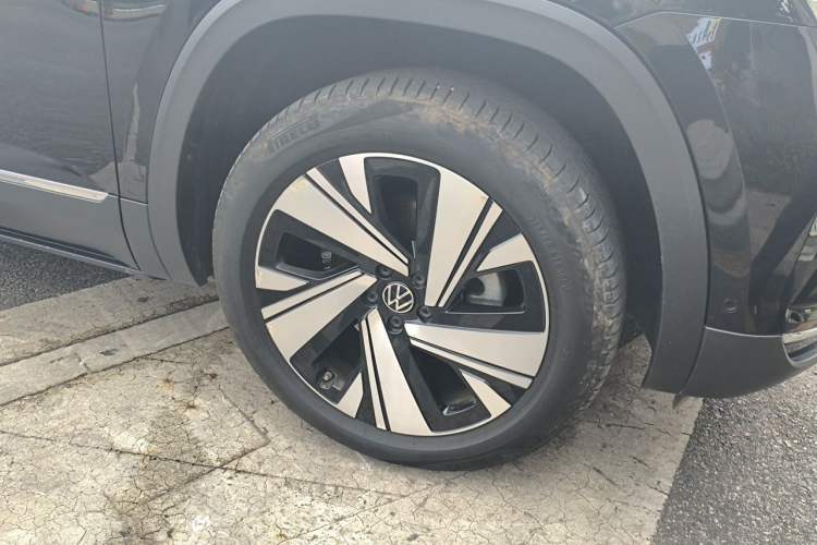 Used Volkswagen Teramont 2022 380TSI Four-Wheel Drive Prestige Luxury Edition Right Front Wheel Hub
