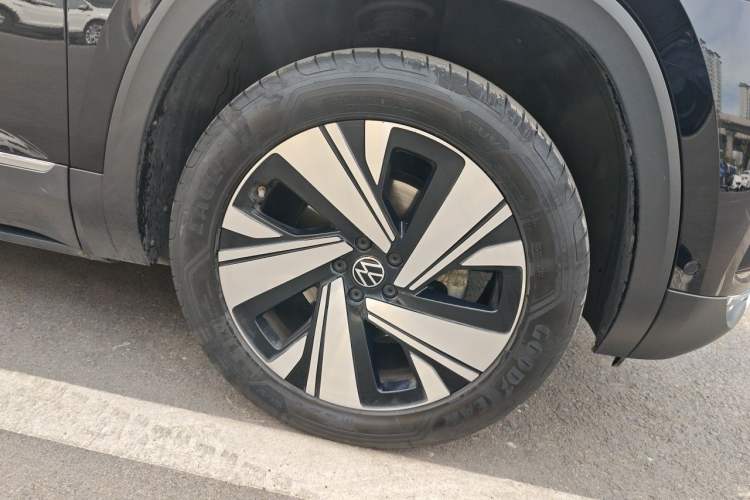 Used Volkswagen Teramont 2022 380TSI Four-Wheel Drive Prestige Luxury Edition Right Front Wheel Hub