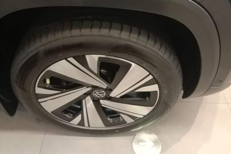 Used Volkswagen Teramont 2022 380TSI Four-Wheel Drive Prestige Luxury Edition Right Front Wheel Hub