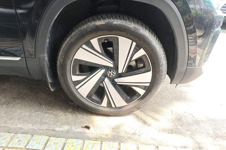 Used Volkswagen Teramont 2022 330TSI Two-Wheel-Drive Prestige Luxury Edition Right Front Wheel Hub