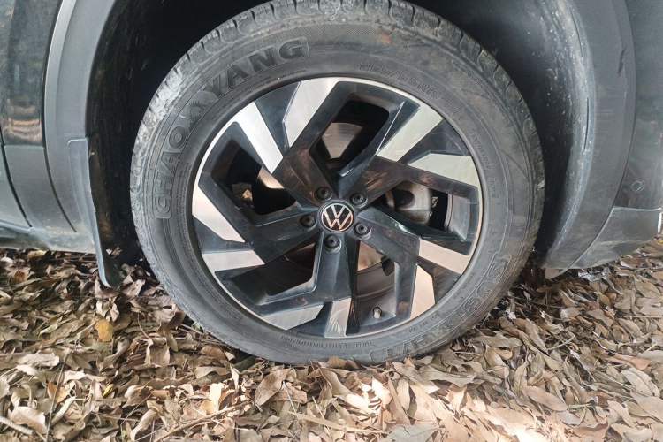 Used Volkswagen Teramont 2022 380TSI Four-Wheel Drive Prestige Luxury Edition Right Front Wheel Hub