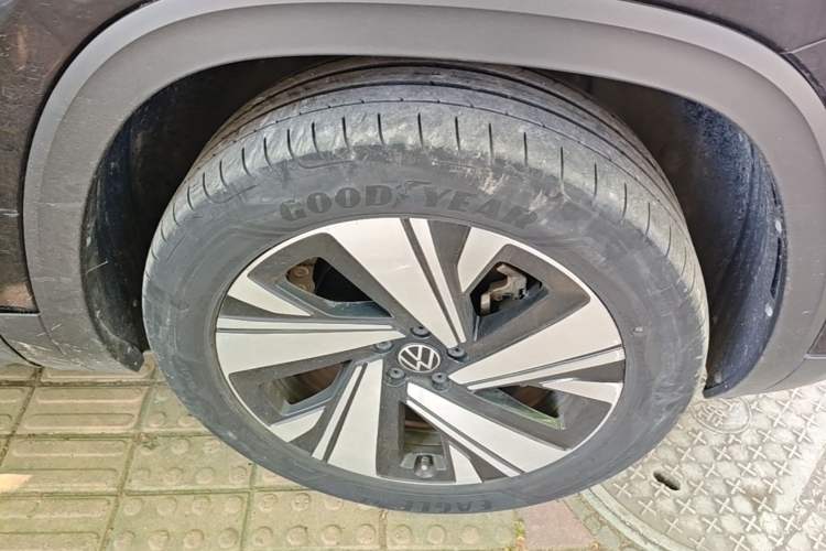 Used Volkswagen Teramont 2022 380TSI Four-Wheel Drive Prestige Luxury Edition Right Front Wheel Hub